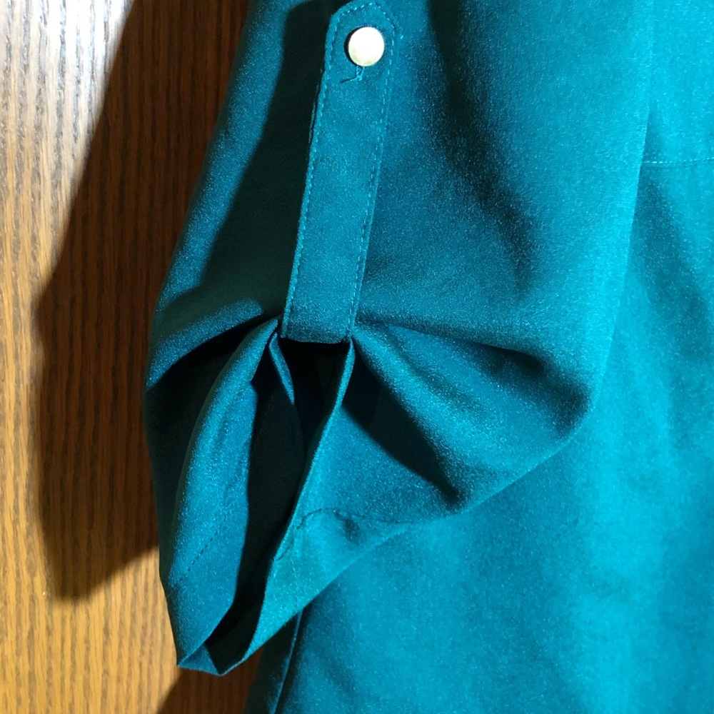 Green button down blouse - Picture 3 of 7